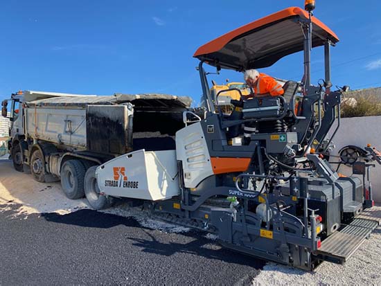 chantier enrobé noir par la société Strada Enrobé