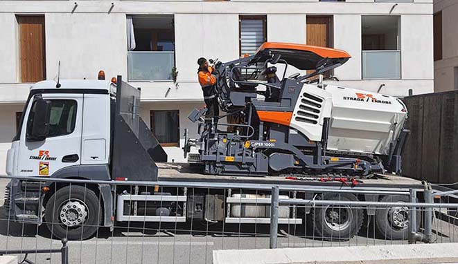 camion porte engins 26T du parc machines Strada Enrobé